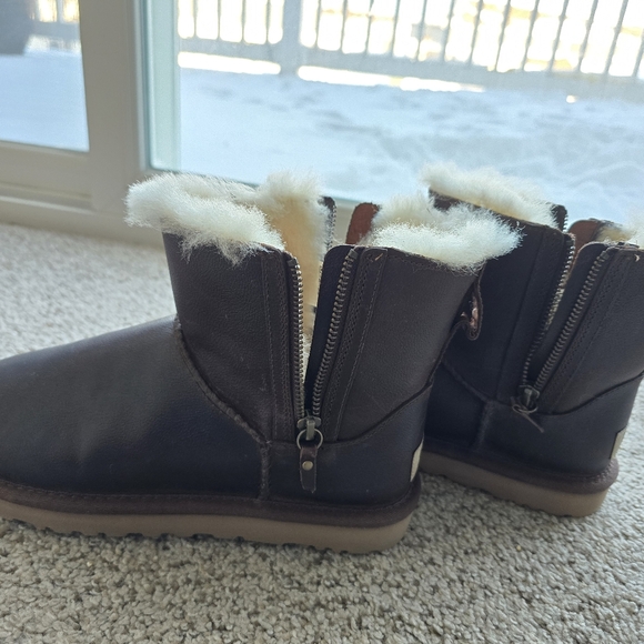 UGG Mini Double Zip Chocolate Leather - Picture 5 of 8